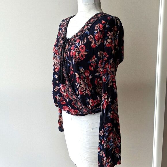 Hollister XS Navy Blue Floral Peasant Top with Tassle Ties - Picture 3 of 4